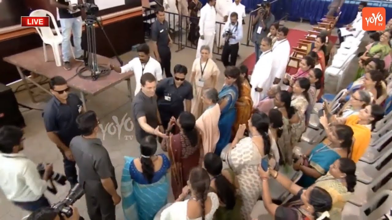 Girls Mindblowing Response For Rahul Gandhi Entry In Chennai | Congress | YOYO TV Channel