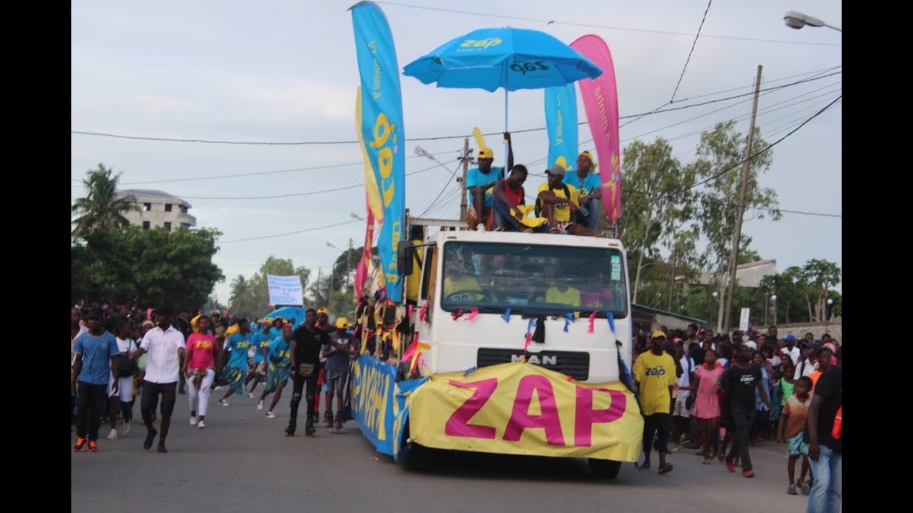 Grupos foliões de bairro e empresas No carnaval de Quelimane 2019