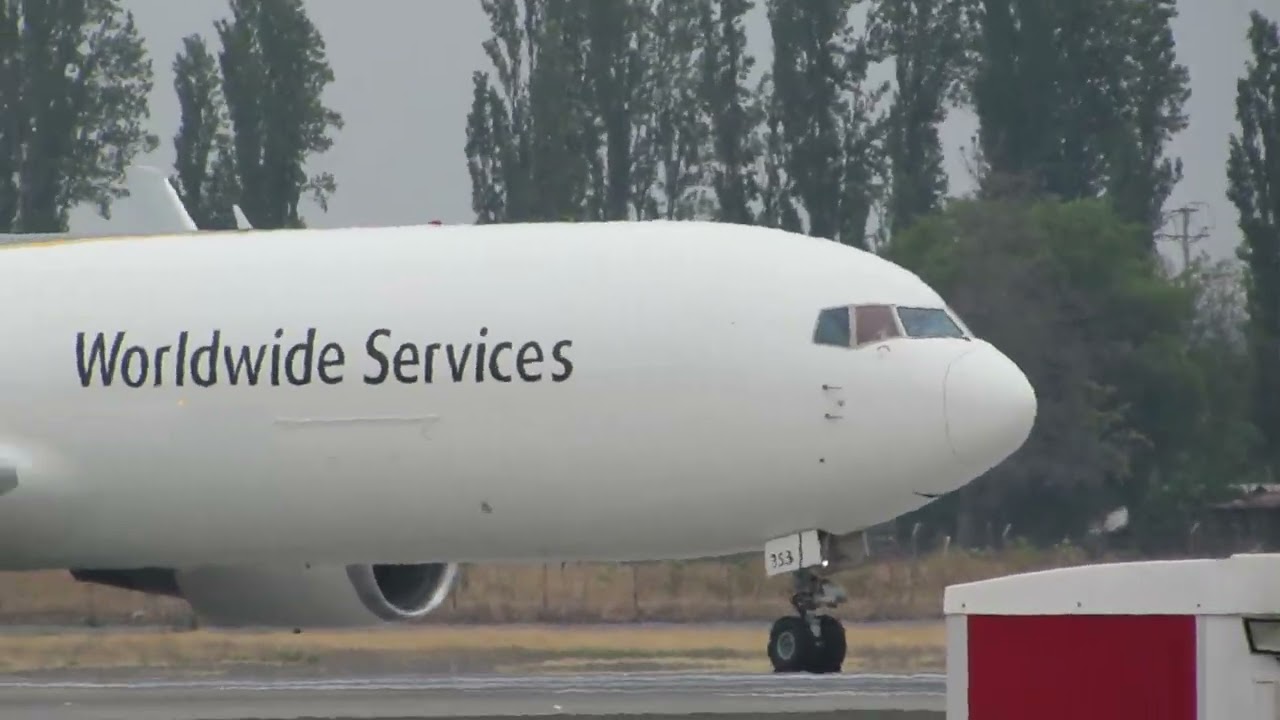 Boeing 767 takeoff and Airbus A321 Landing Scel Santiago Chile 