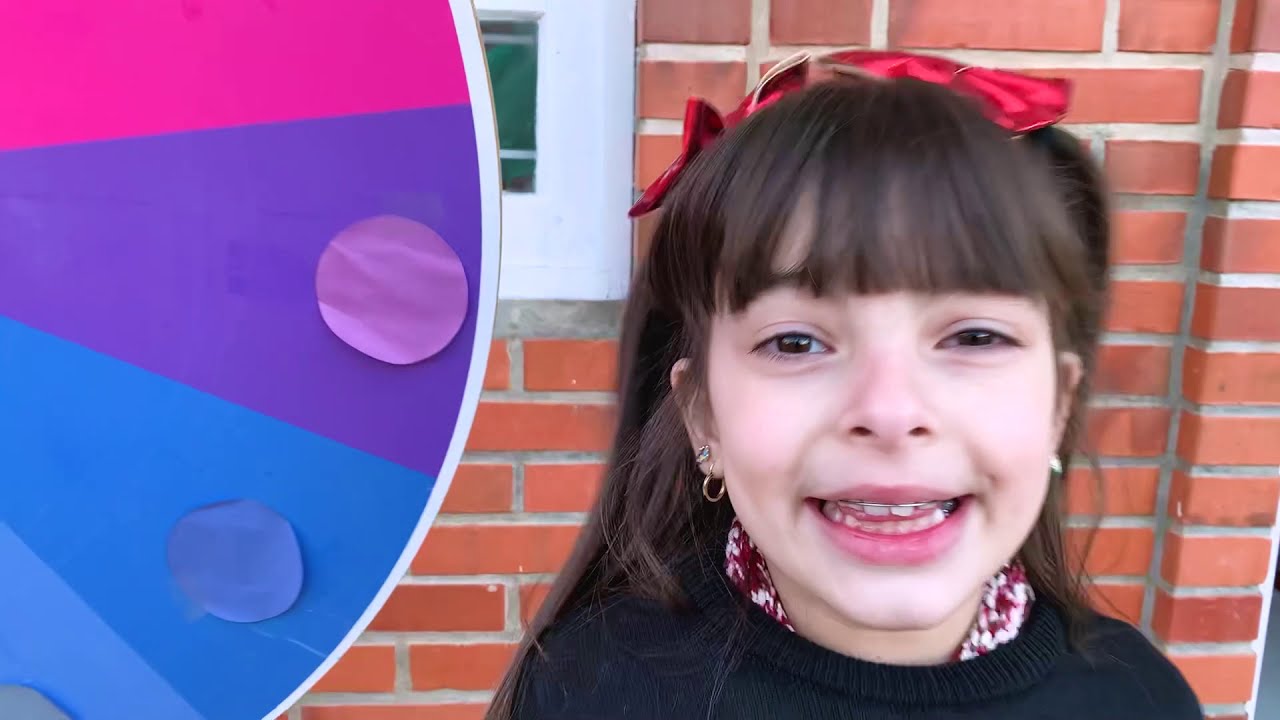 ESCONDE ESCONDE NA QUARENTENA !! USANDO A COR SORTEADA 🌈  Jéssica Godar, Laurinha e Helena