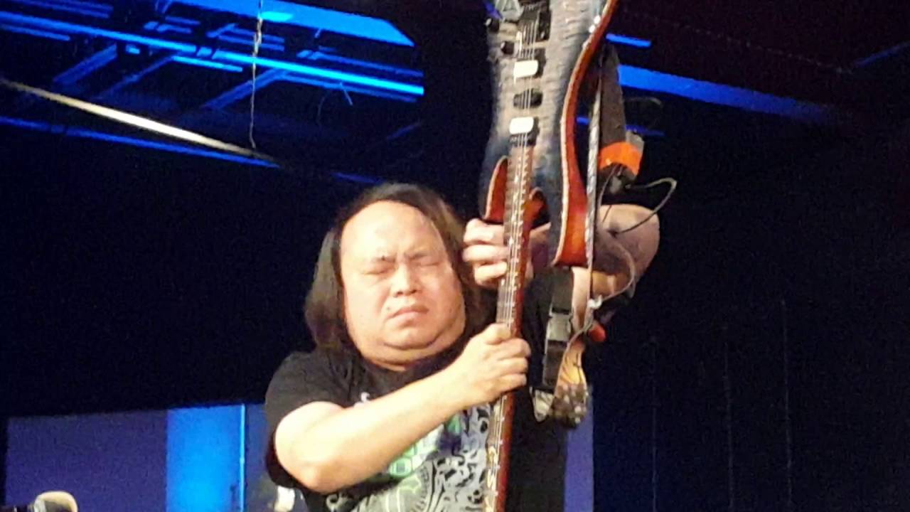 Chit San Maung, Guitar King of Asia Praised and Sing in Burmese