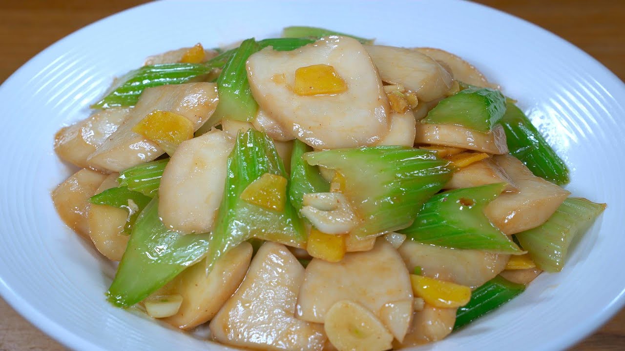 杏鲍菇和西芹一起炒，真是太美味了，大鱼大肉吃多了来上一份，特别的爽口又解腻#like #food #delicious #家庭菜