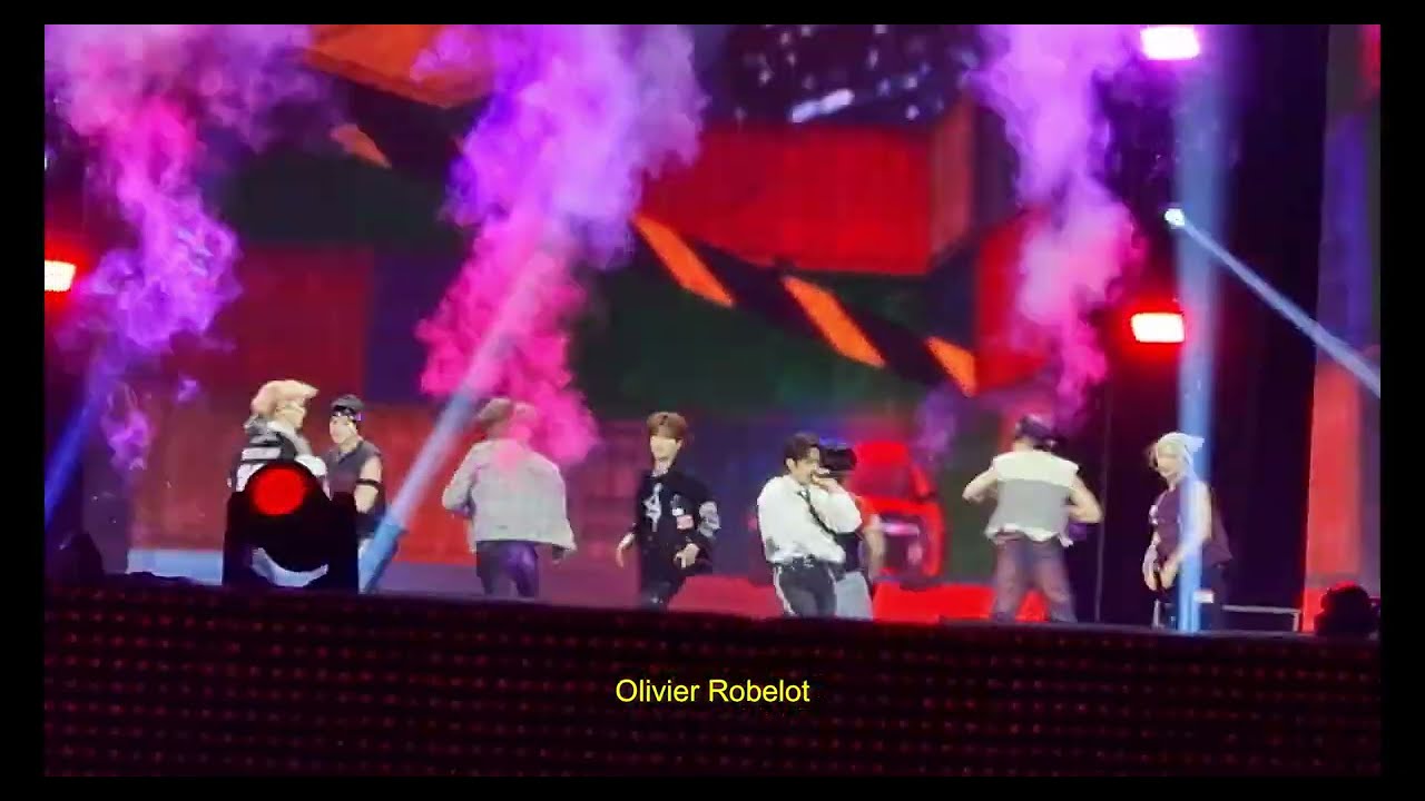 Stray Kids @ Music Bank in Paris - Case 143 | Fancam