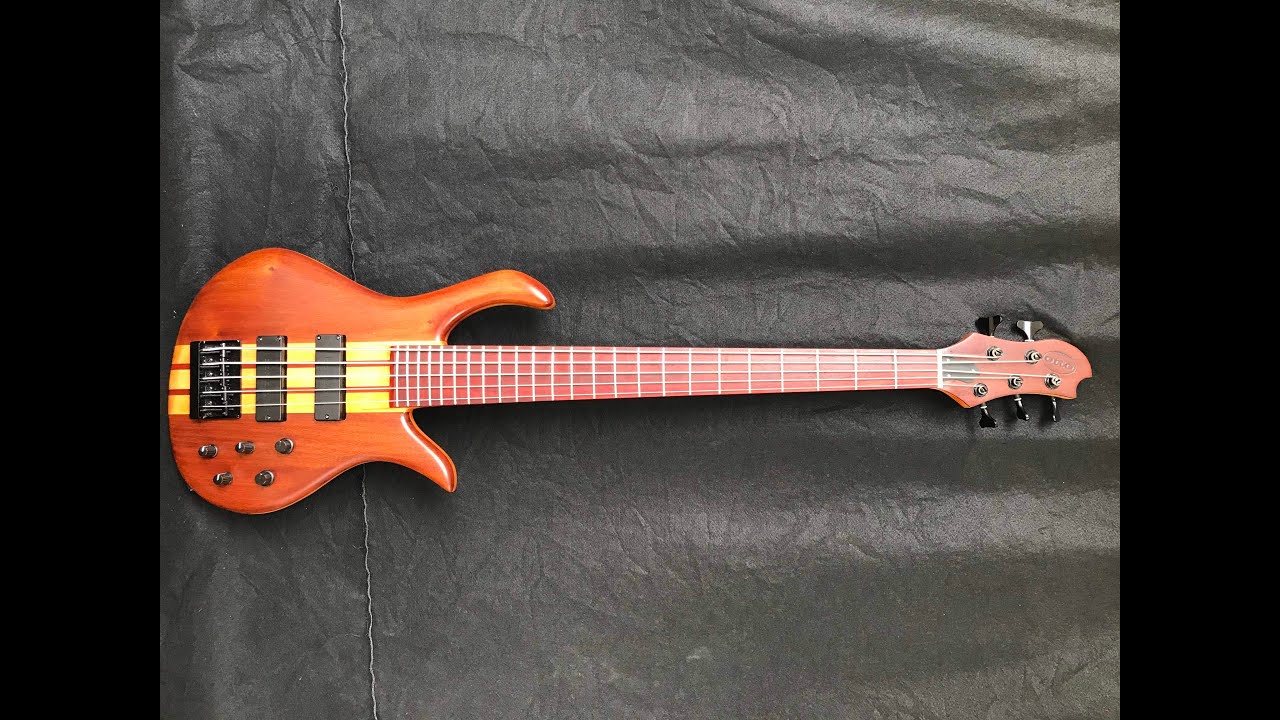 Fabricación de el bajo eléctrico.