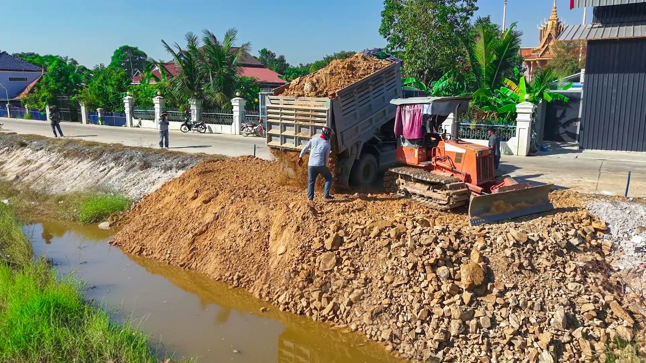 Amazing Start! Bulldozer & 5T Truck Transform Soil with Fertilizer