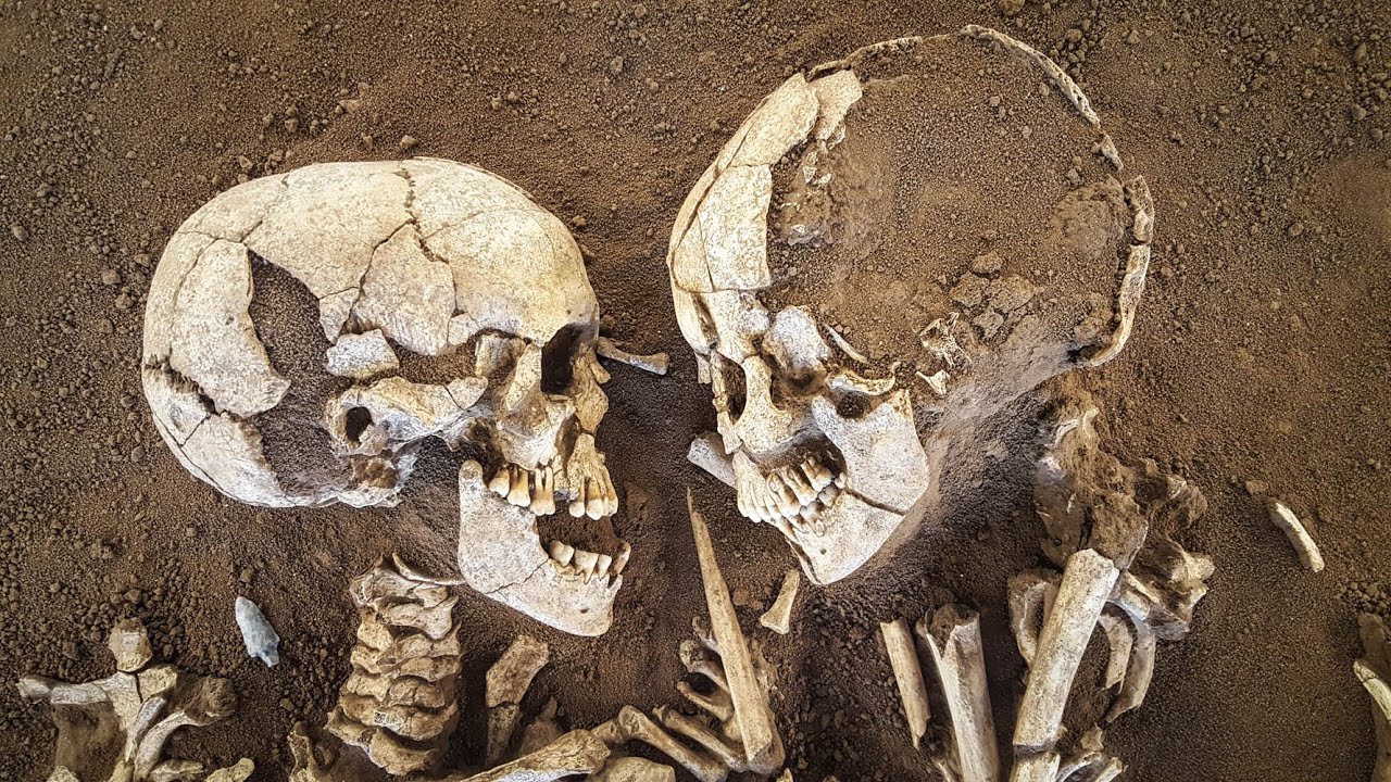 Gli Amanti di Valdaro nel Museo archeologico di Mantova (0312MN02)