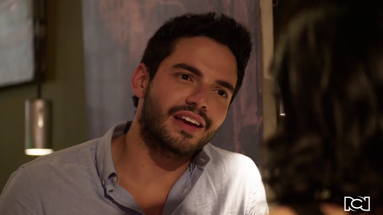 Carlos le confiesa a Mar&iacute;a Clara que le gusta | Enfermeras