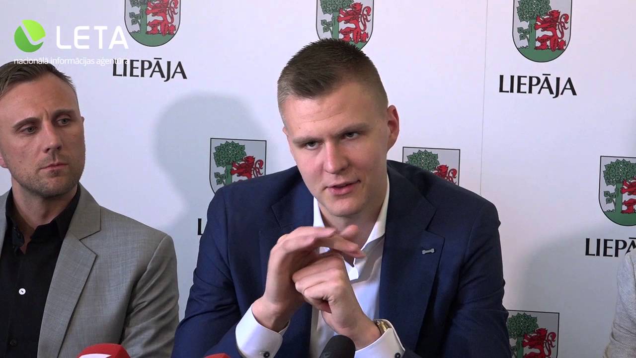 Basketbolists Kristaps Porziņģis preses konferencē informē par nākotnes plāniem