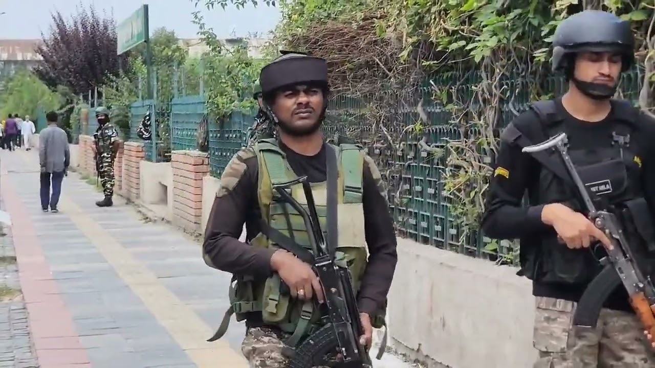 #Security Beefed Up In #Srinagar Ahead of #IndependenceDay
