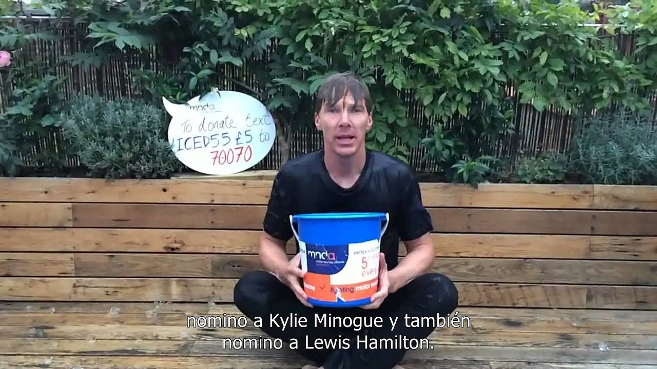 Benedict Cumberbatch y el Ice Bucket Challenge - Subtitulado