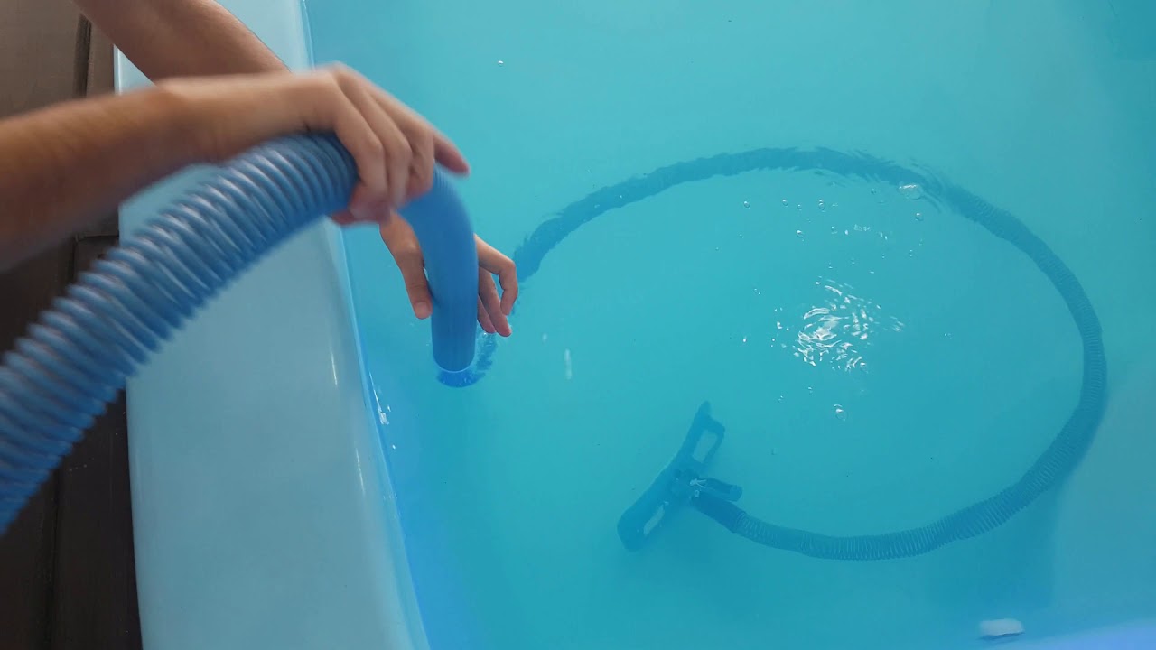 Como engatar a mangueira na piscina da forma correta.