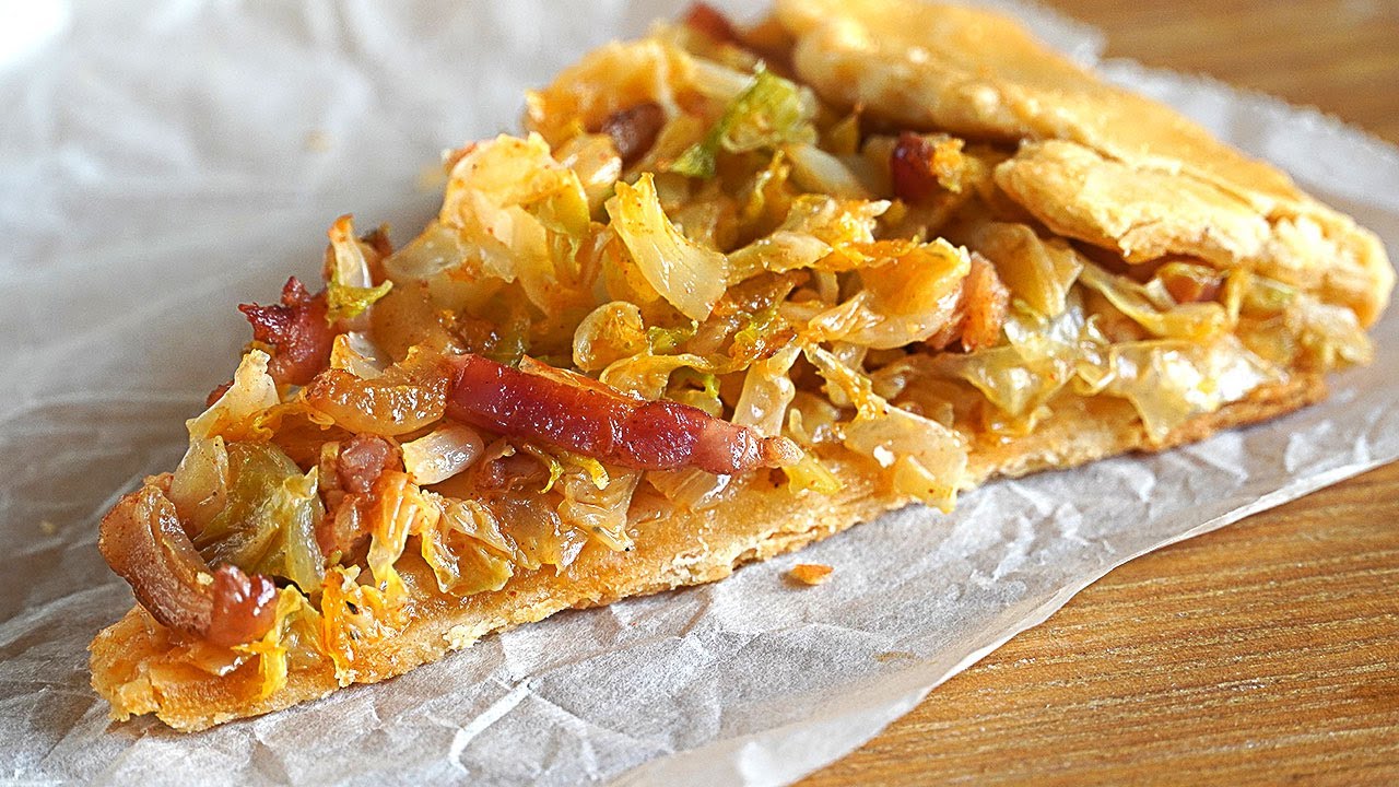 JUGOSA EMPANADA DE REPOLLO O COL. POCA MASA Y MUCHO RELLENO