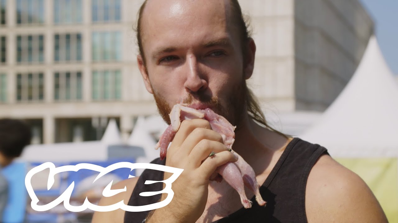 Die militanten Anti-Veganer, die nur rohes Fleisch essen