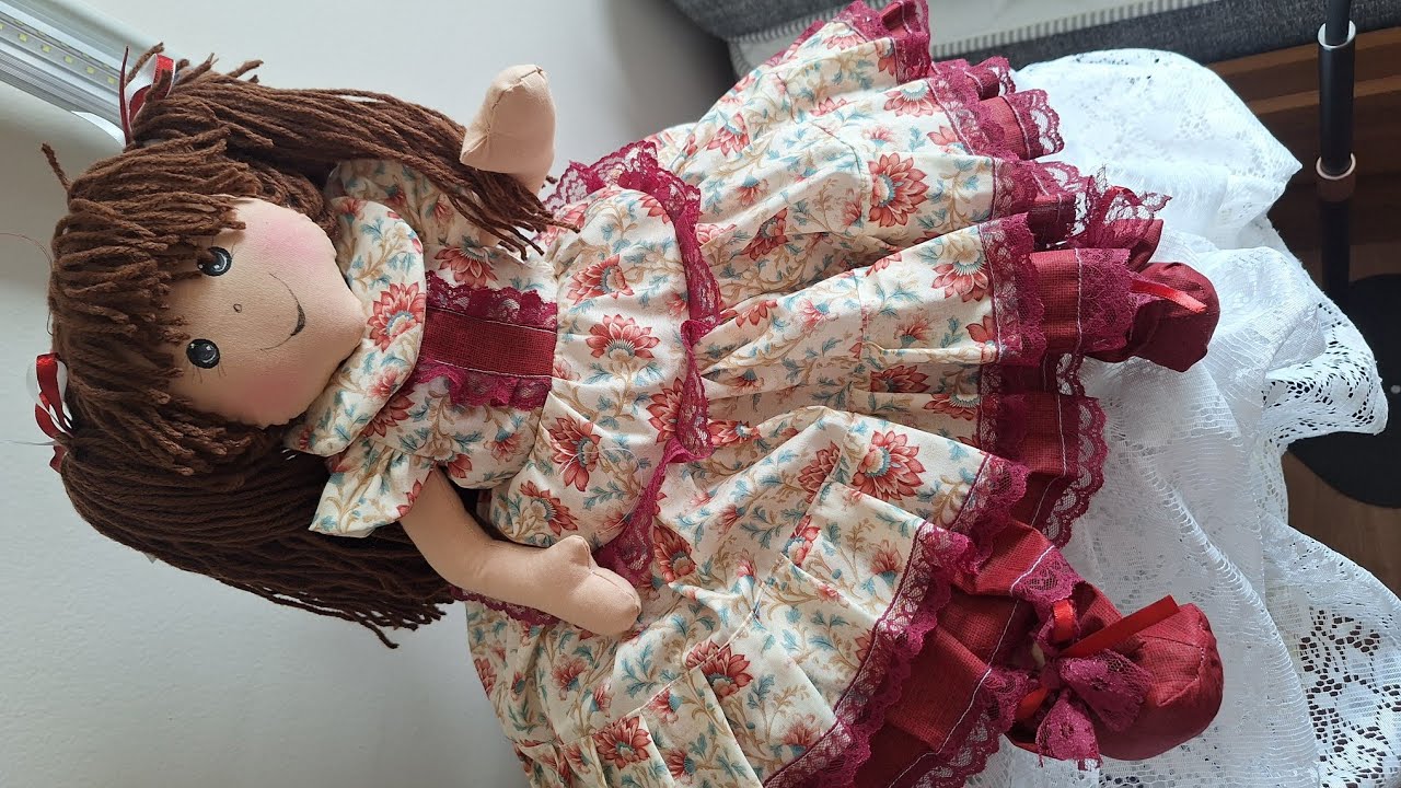 BONECA MELISSA molde gratis na descrição do video muito fácil  wat sap 11980989447