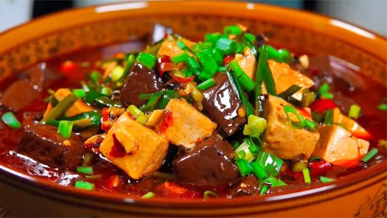 鸭血烧豆腐的家常做法，滑嫩鲜香，营养好吃，每次家人都吃不够【百味食光记】