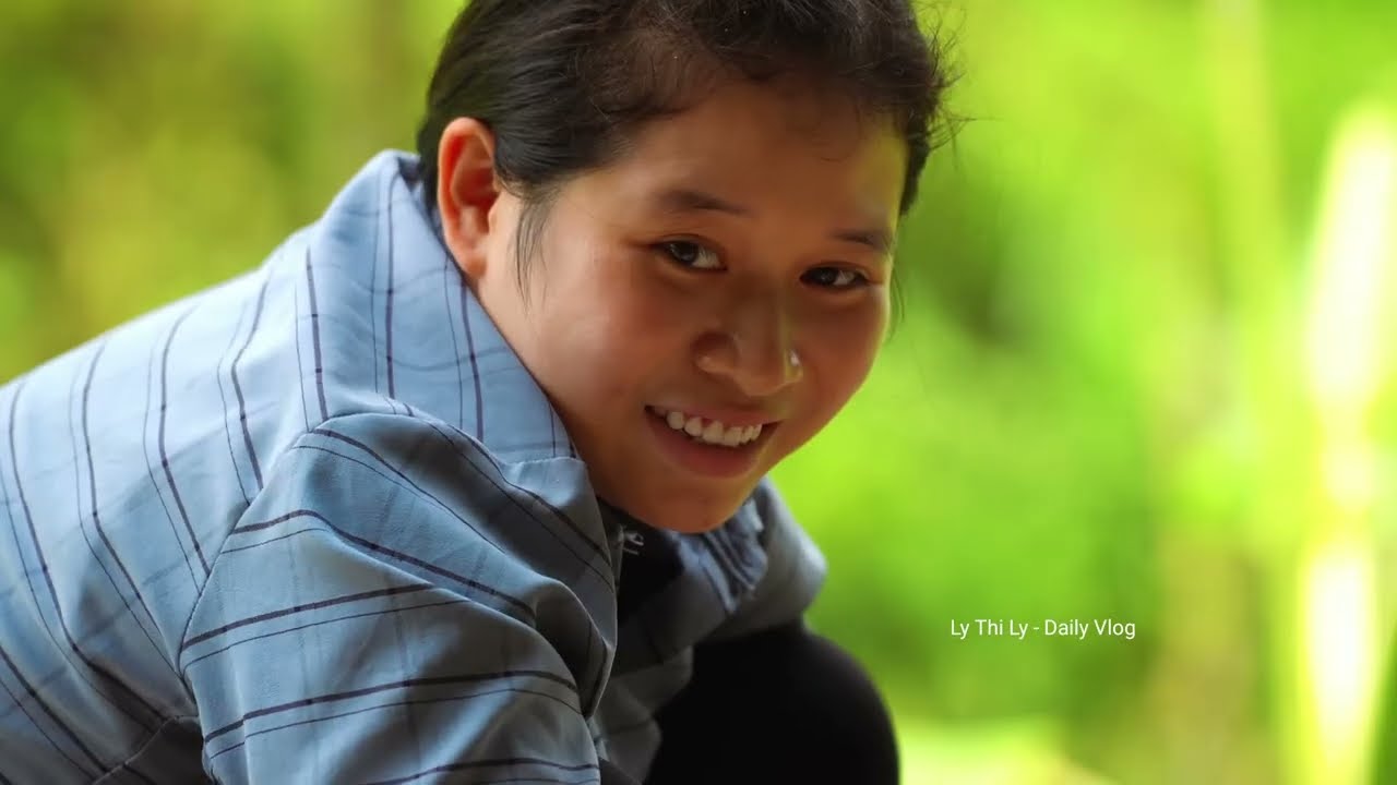 Single Mom Cooks Simple Fried Dumplings While Caring for Her Baby – CEO Duong Turns to Alcohol