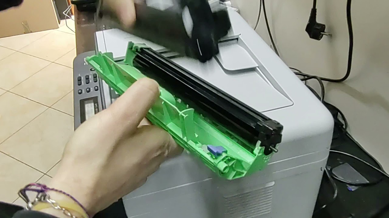 Striscie nere verticali su foglio stampato al laser come risolvere