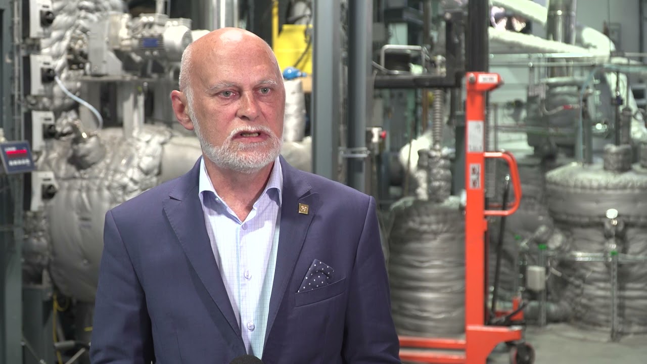 Już w 2023 roku na stacjach benzynowych paliwo częściowo wyprodukowane z recyklingu plastiku