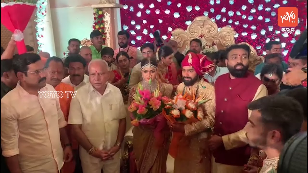 CM BS Yeddyurappa At Sriramulu Daughter Marriage | Minister B Sriramulu Magala Rakshitha Maduve