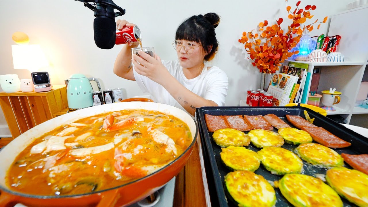 (cookbang) Home Meal - Dungeness Crab Soy Bean Paste Stew + Spam + zucchini pancake