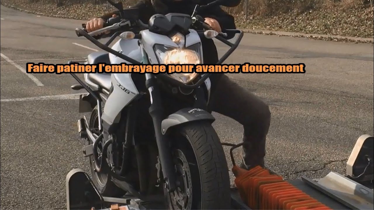 Comment charger une moto sur ou dans un véhicule (French version)