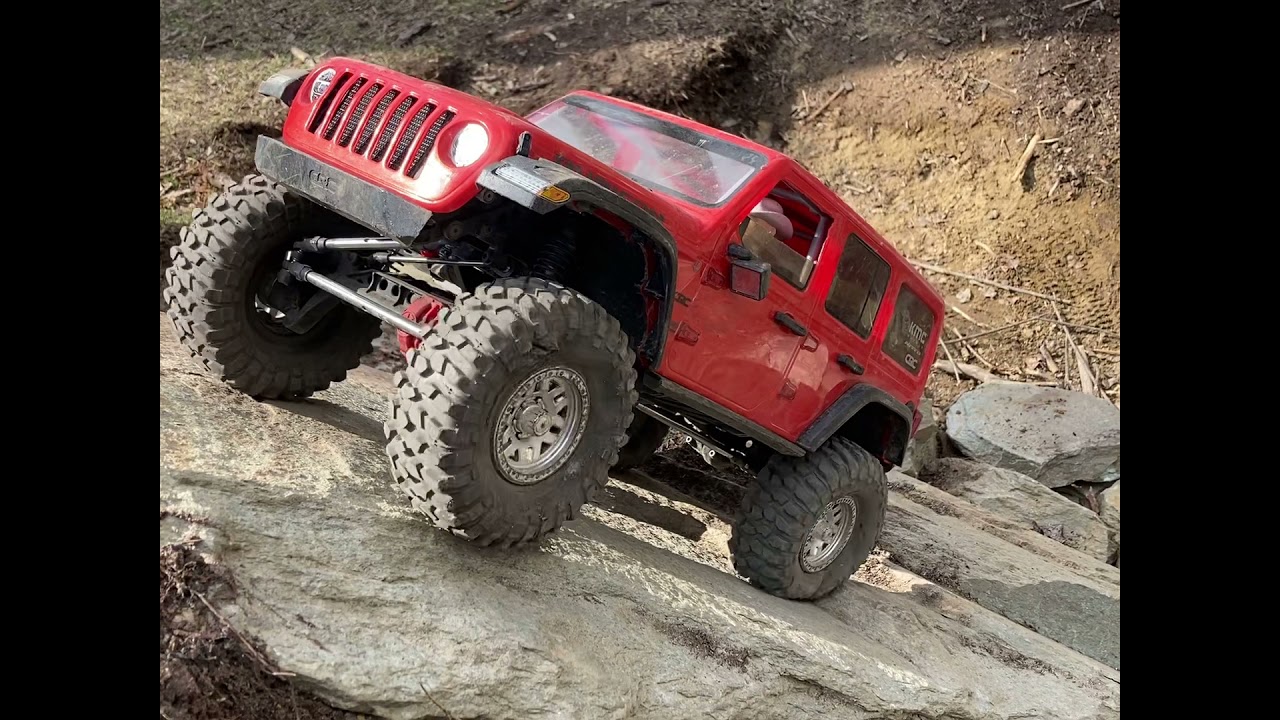 Axial SCX10.3 1/10 Scale Jeep Rock Crawler with Front Dig