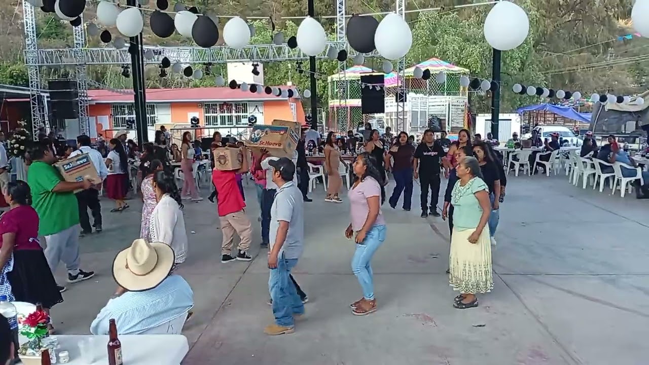 El baile del guajolote en tlalquetzalapa amenizado por sonido escorpion
