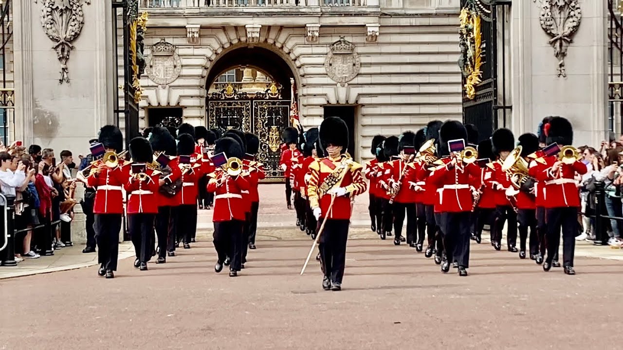 Changing of The Guard at Buckingham Palace | 27 July 2022