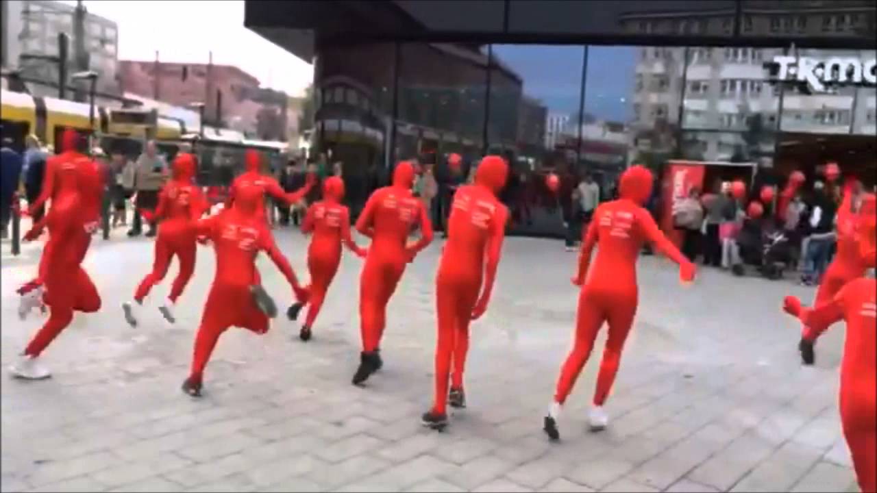 D!'s Dance School tanzt bei Tk Maxx