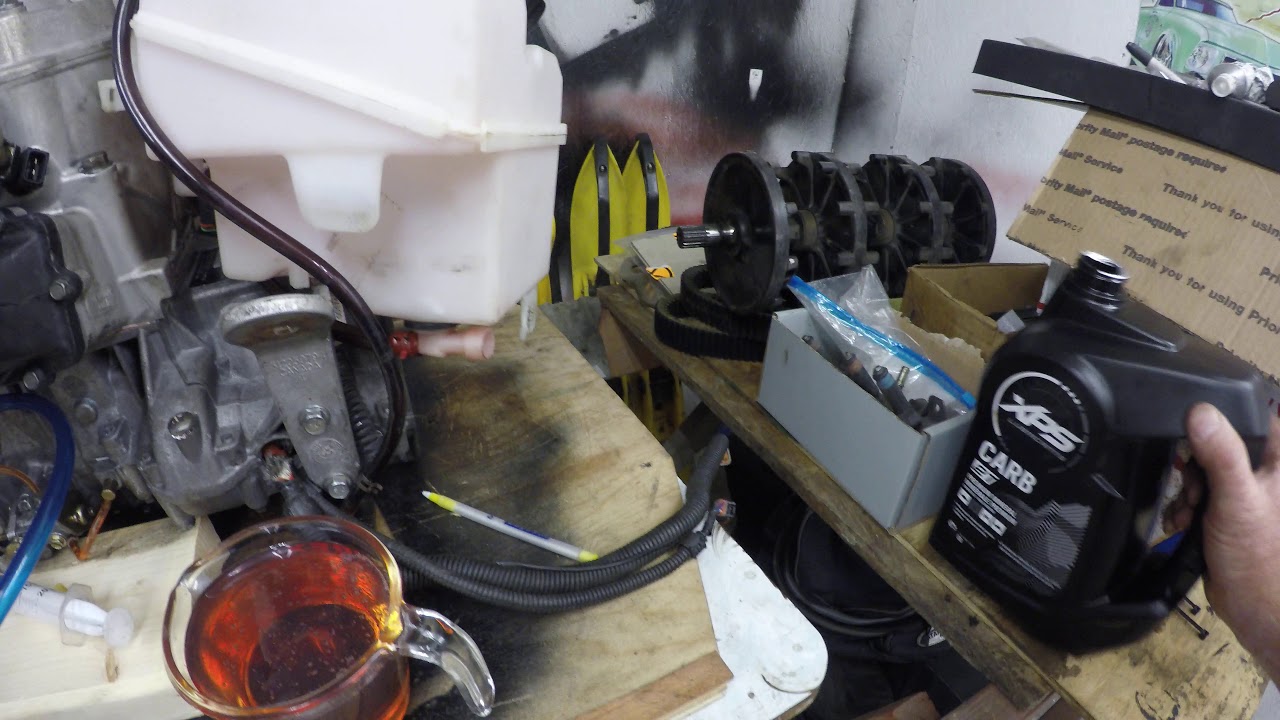 Rotax 2-stroke engine center cavity oil fill