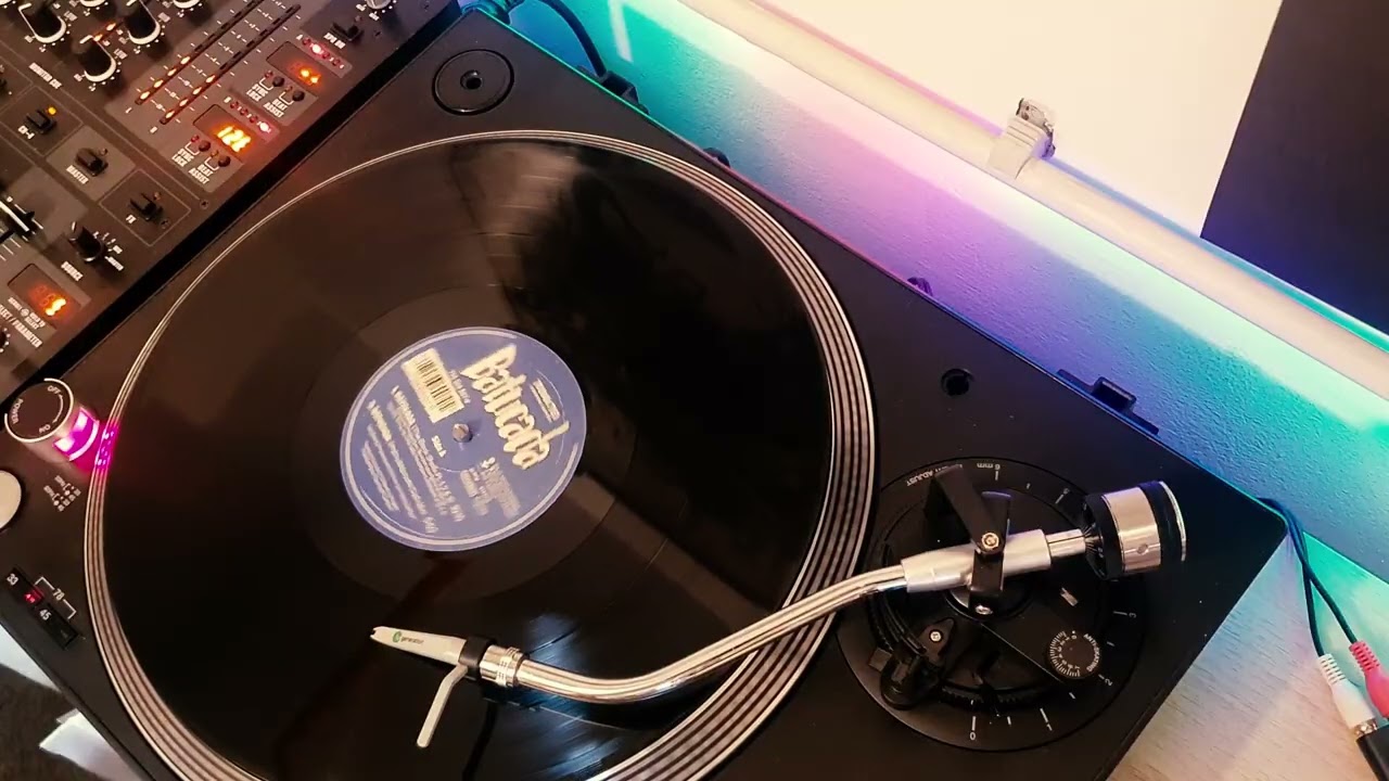 Towa Tei Feat. Bebel Gilberto – Batucada (Phill's Batucada Club Mix) l | Vinyl ⬤