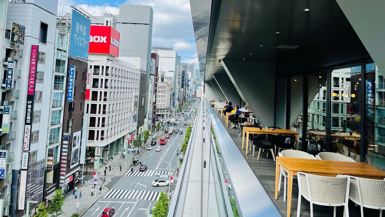 Japan Tokyo 2021 Ginza ギンザシックス6階のテラス席でのランチ✨景色も良く最高でした✨オススメは牛肉かも😄食事中に高級車も通りますよ✨ランボルギーニ？フェラーリ？なんでしょう