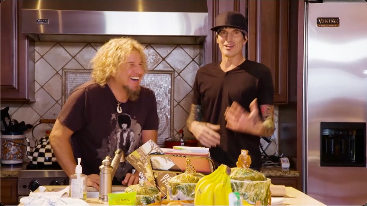 Tommy Lee Says John Bonham Is His Drum Hero