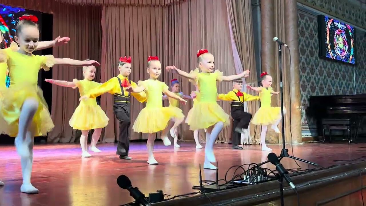 Чарівний світ мистецтва, з любовʼю створюєм дива ! ❤️ виступ найменших учасників, курчата 🐥💛❤️ 