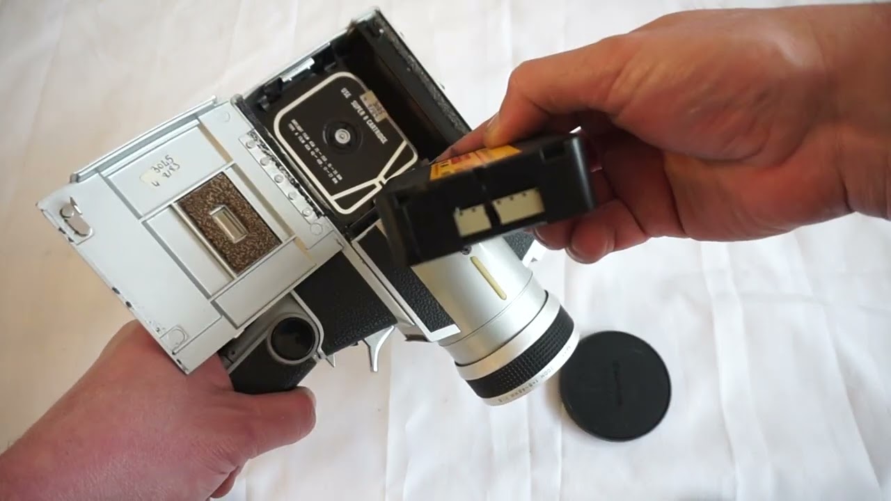 Sankyo CME 660 loading Super 8 film and batteries on Super 8 camera Sankyo Super CME-660 Hi-Focus