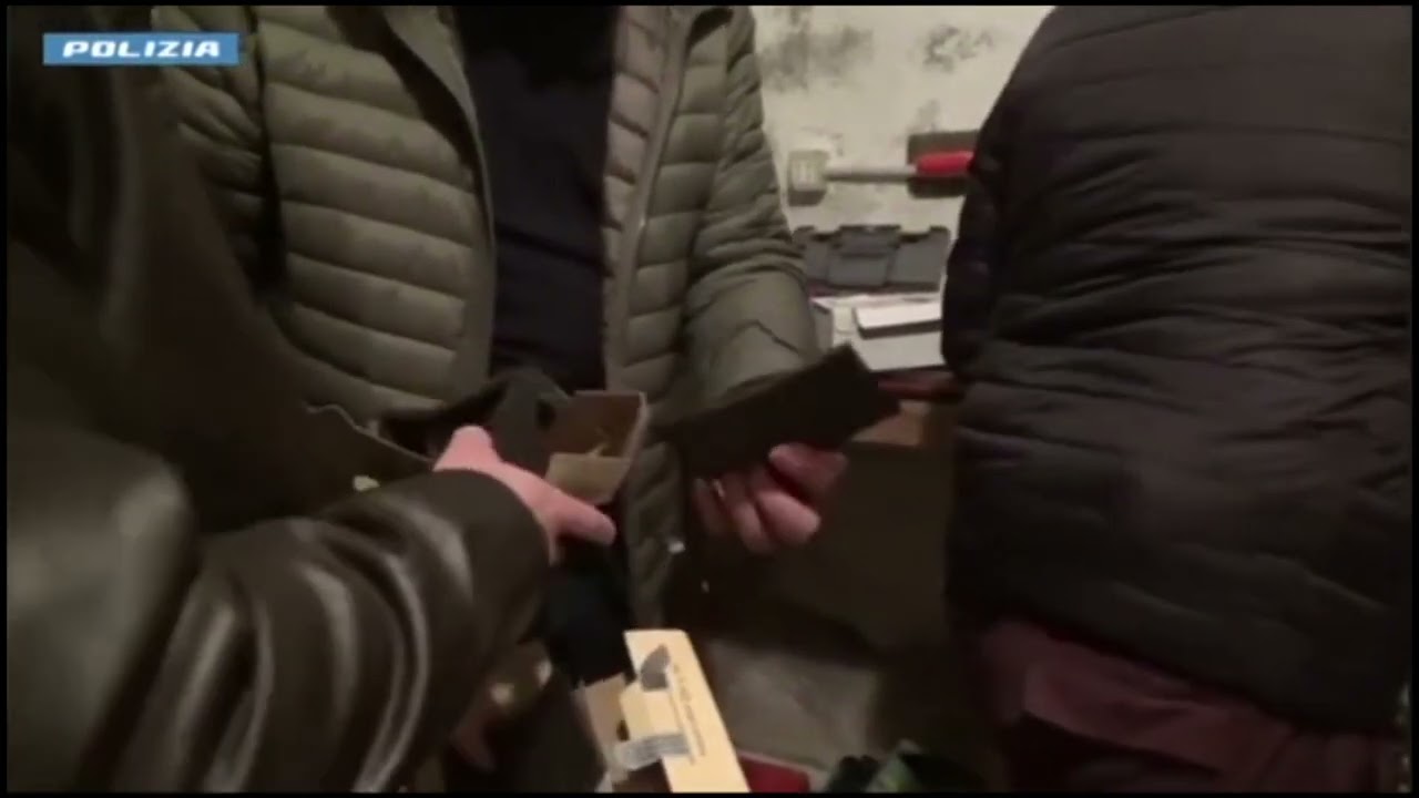 L’Aquila. Denunciato imprenditore voyeur che spiava le studentesse con le microcamere
