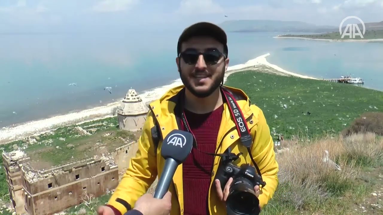 Van G&ouml;l&uuml;'ndeki &Ccedil;arpanak Adası fotoğraf tutkunlarını ağırladı