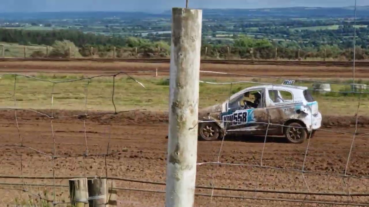 Ladies Class One  16-06-24  Mallow Autograss 