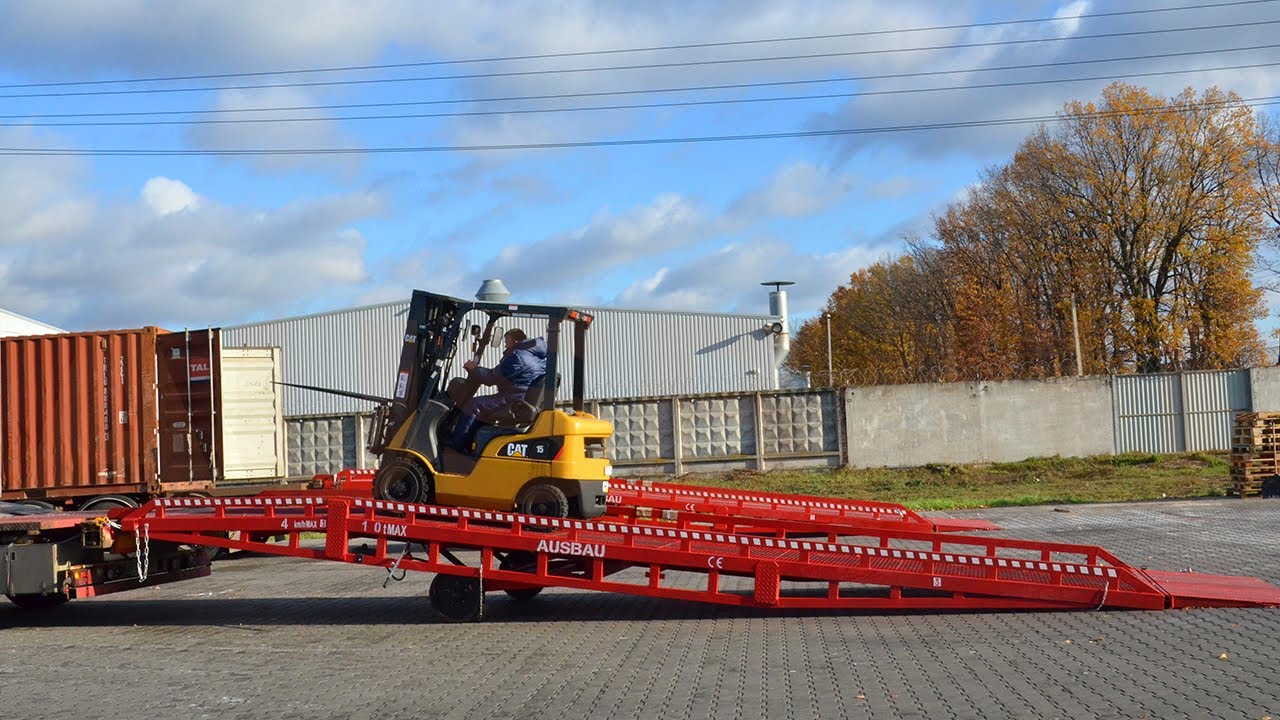 Hydraulic mobile ramp AUSBAU. Mobilna rampa przeładunkowa. Rampă mobilă de încărcare.