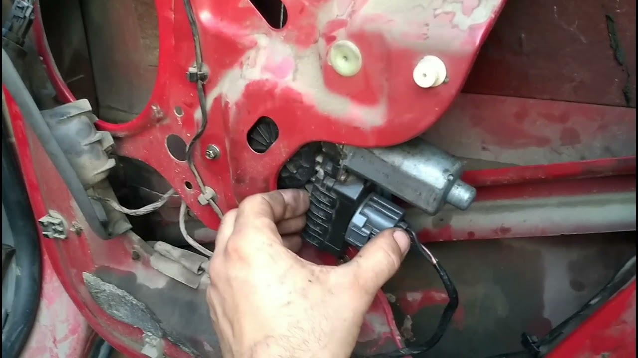 reparo feito no vidro elétrico traseiro do Focus (parte 2) funcionando.
