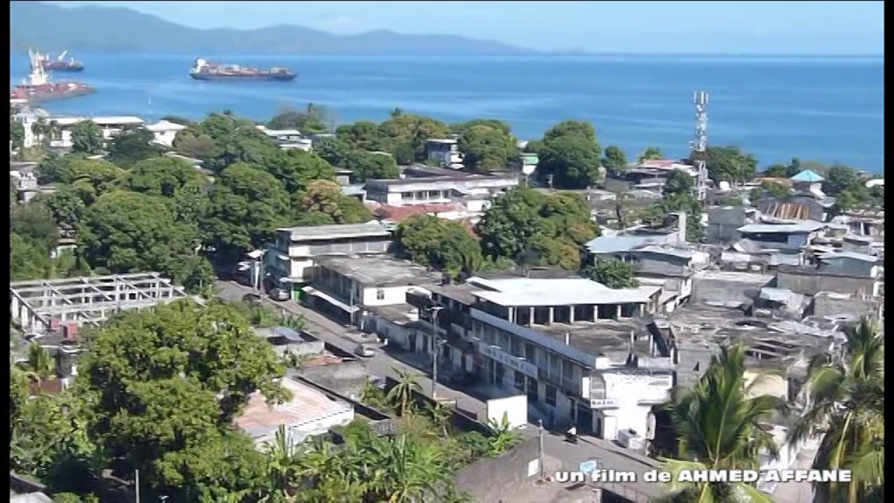 ANJOUAN - COMORES LA VILLE DE MUTSAMUDU 1/2