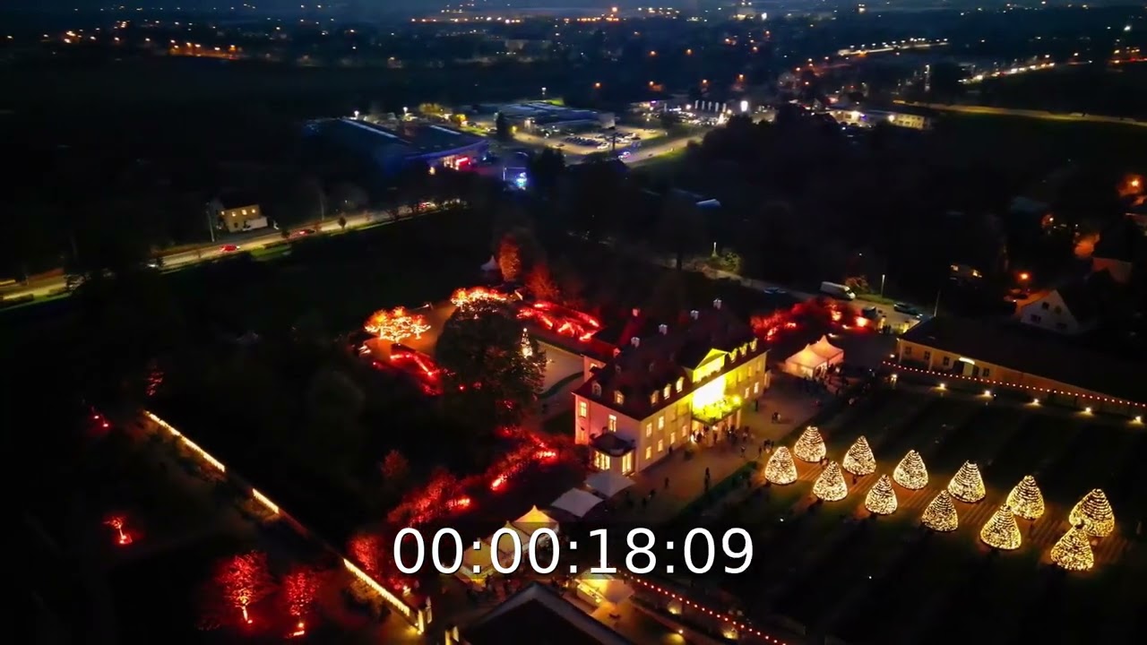 Nachtluftbild Wein & Licht im Schloß Wackerbarth in Radebeul im Bundesland Sachsen, ...