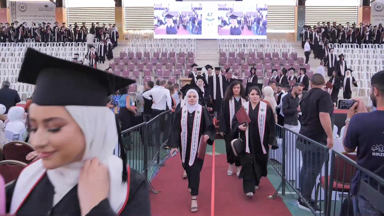 اليوم الثاني من حفل التخرج السنوي السابع والأربعين لكليات الآداب، التربية، الفنون والموسيقى والتصميم