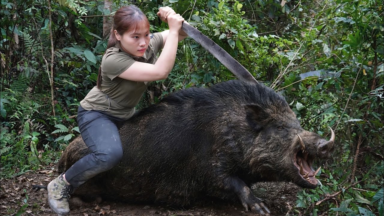 How to dig a hole to trap wild boars, wild boar trapping skills in the wild, solo survival skills