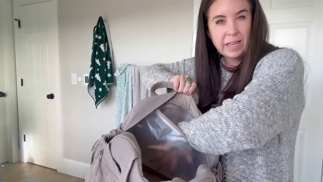 Bagsmart Duffle Bag - PERFECT travel bag. Sharing all my favorite features!