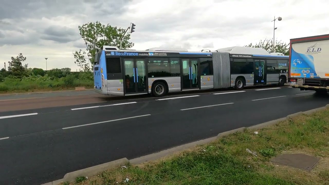 Quelques bus près de la gare de Créteil Pompadour
