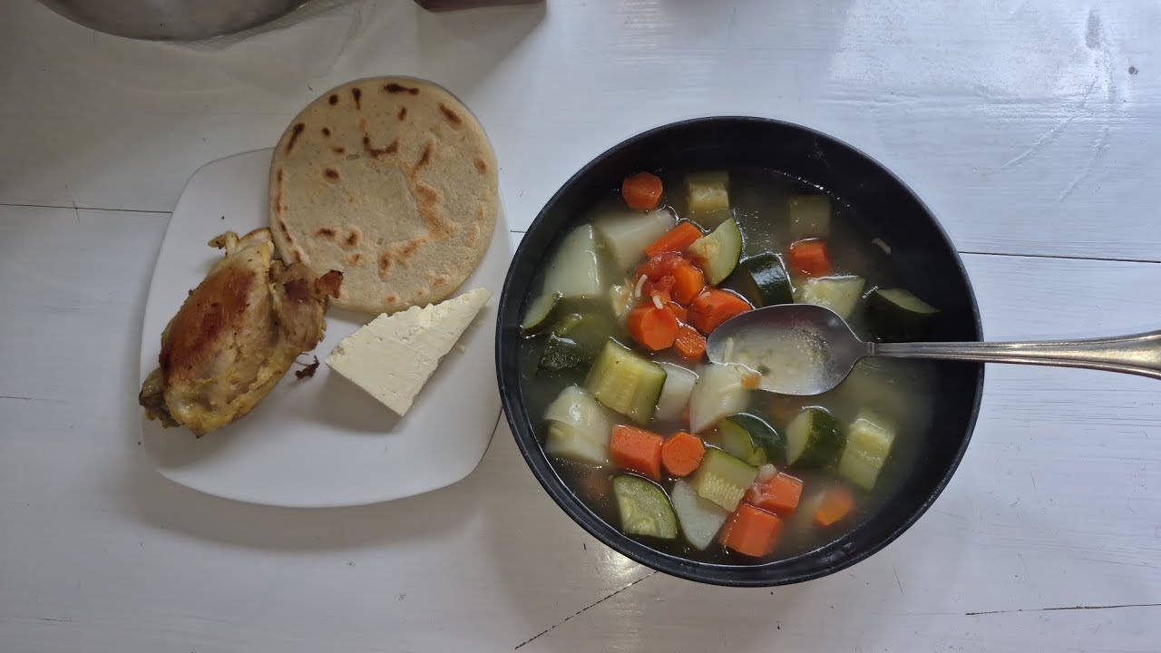 Caldo de pollo 😀ami manera saludable🤗🐔🐔