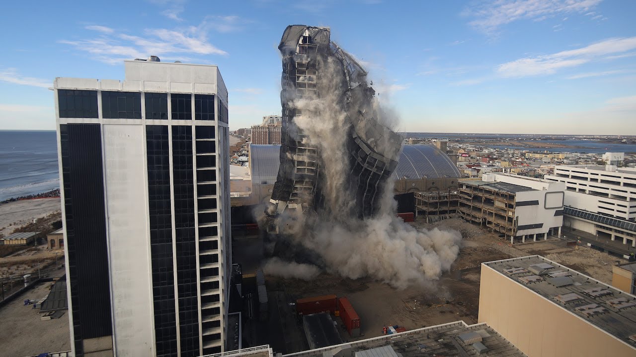 Video: Trump Plaza imploded in Atlantic City, view from the beach