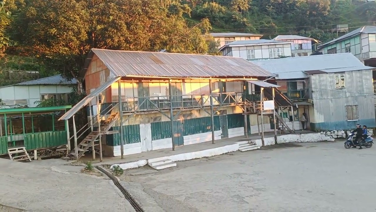 Sangau kan thawh ṭhinna school.. 