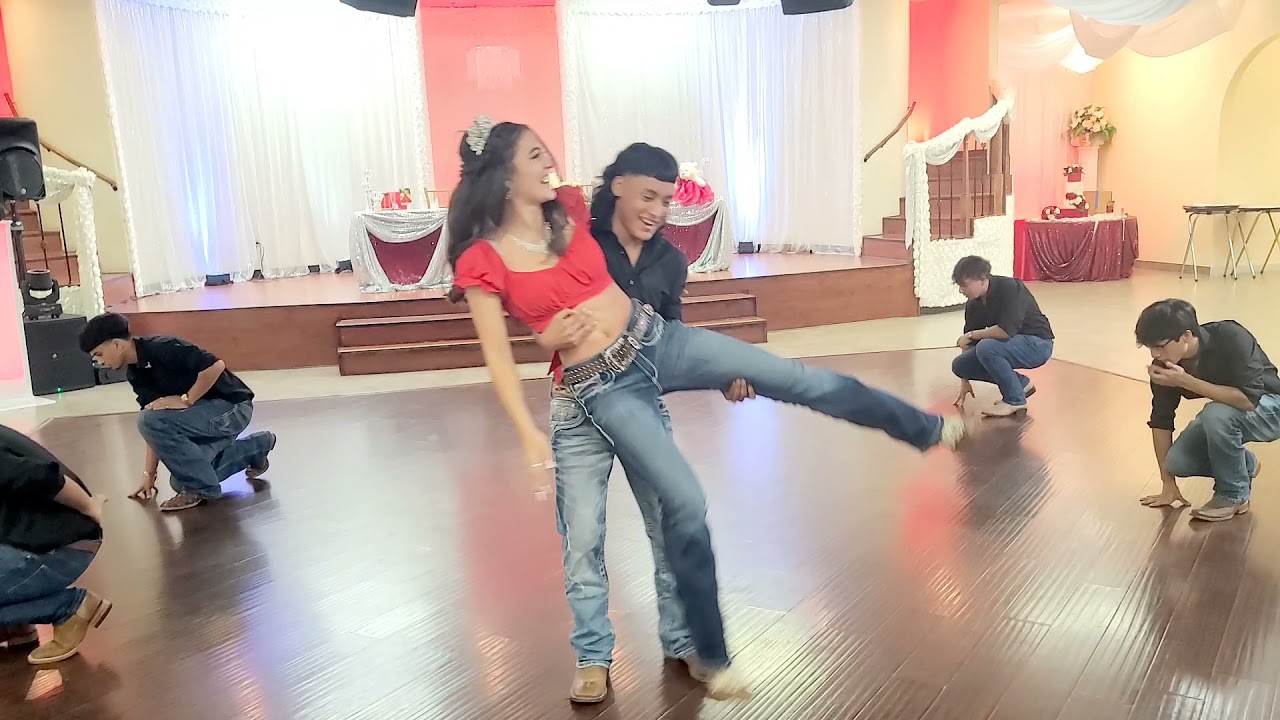 Elyssa Baile Sorpresa